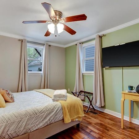 Vibrant, Colorful Condo Building With Backyard Firepit And Games Savannah Zewnętrze zdjęcie