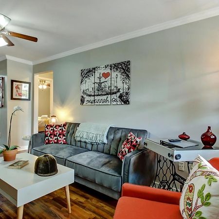 Vibrant, Colorful Condo Building With Backyard Firepit And Games Savannah Zewnętrze zdjęcie