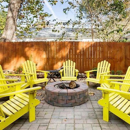 Vibrant, Colorful Condo Building With Backyard Firepit And Games Savannah Zewnętrze zdjęcie