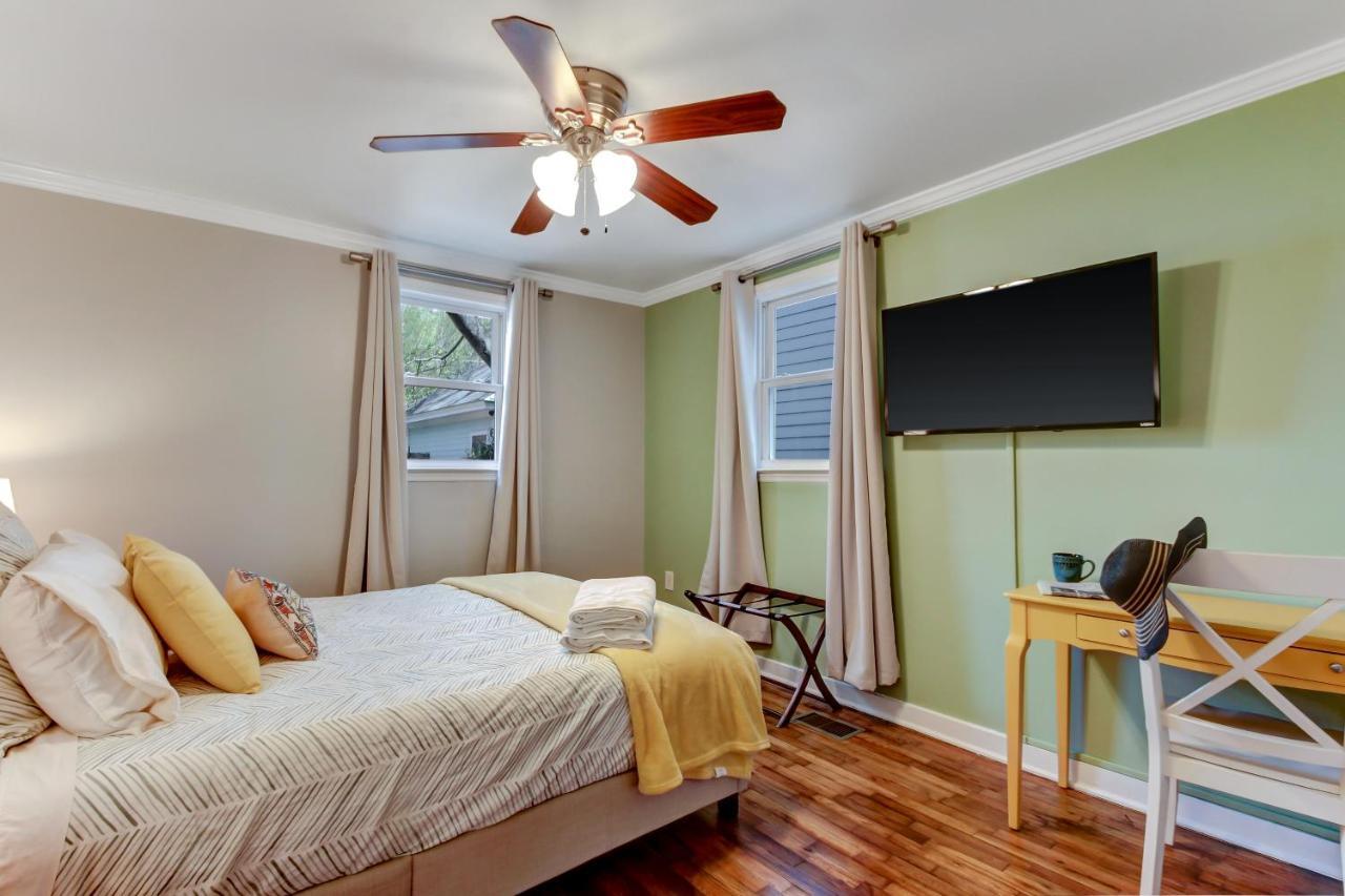 Vibrant, Colorful Condo Building With Backyard Firepit And Games Savannah Zewnętrze zdjęcie