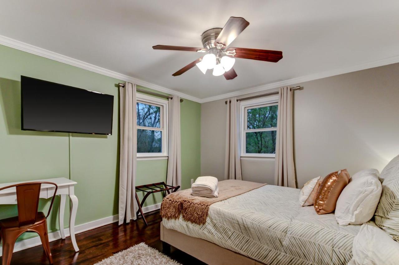 Vibrant, Colorful Condo Building With Backyard Firepit And Games Savannah Zewnętrze zdjęcie