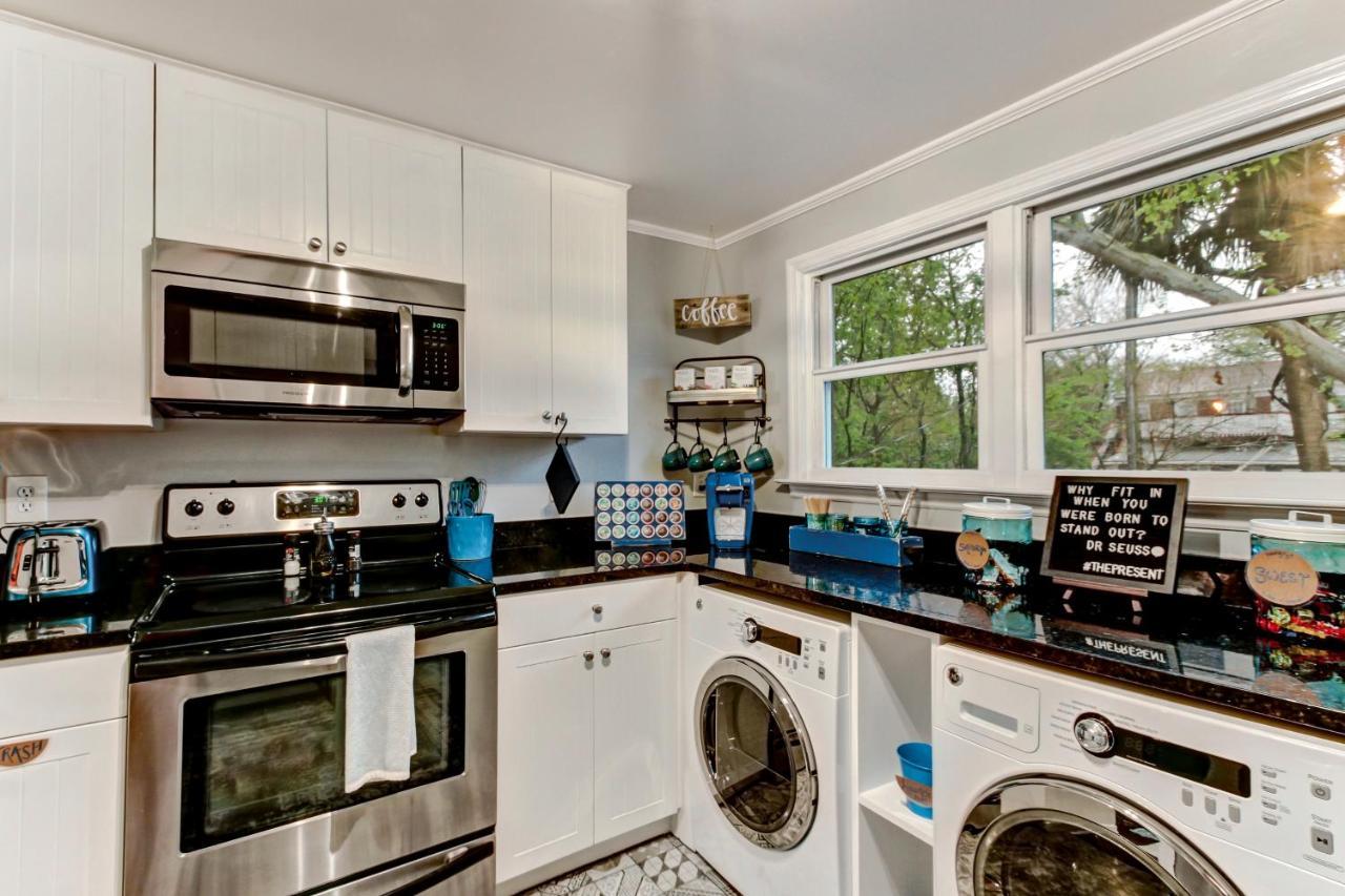 Vibrant, Colorful Condo Building With Backyard Firepit And Games Savannah Zewnętrze zdjęcie