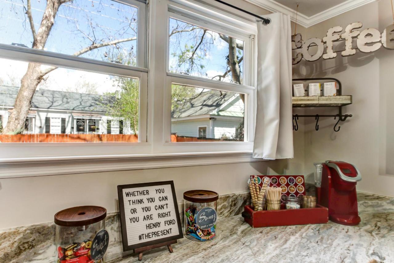 Vibrant, Colorful Condo Building With Backyard Firepit And Games Savannah Zewnętrze zdjęcie