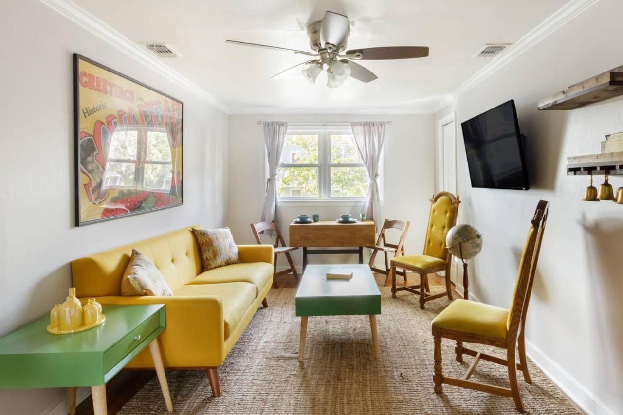 Vibrant, Colorful Condo Building With Backyard Firepit And Games Savannah Zewnętrze zdjęcie
