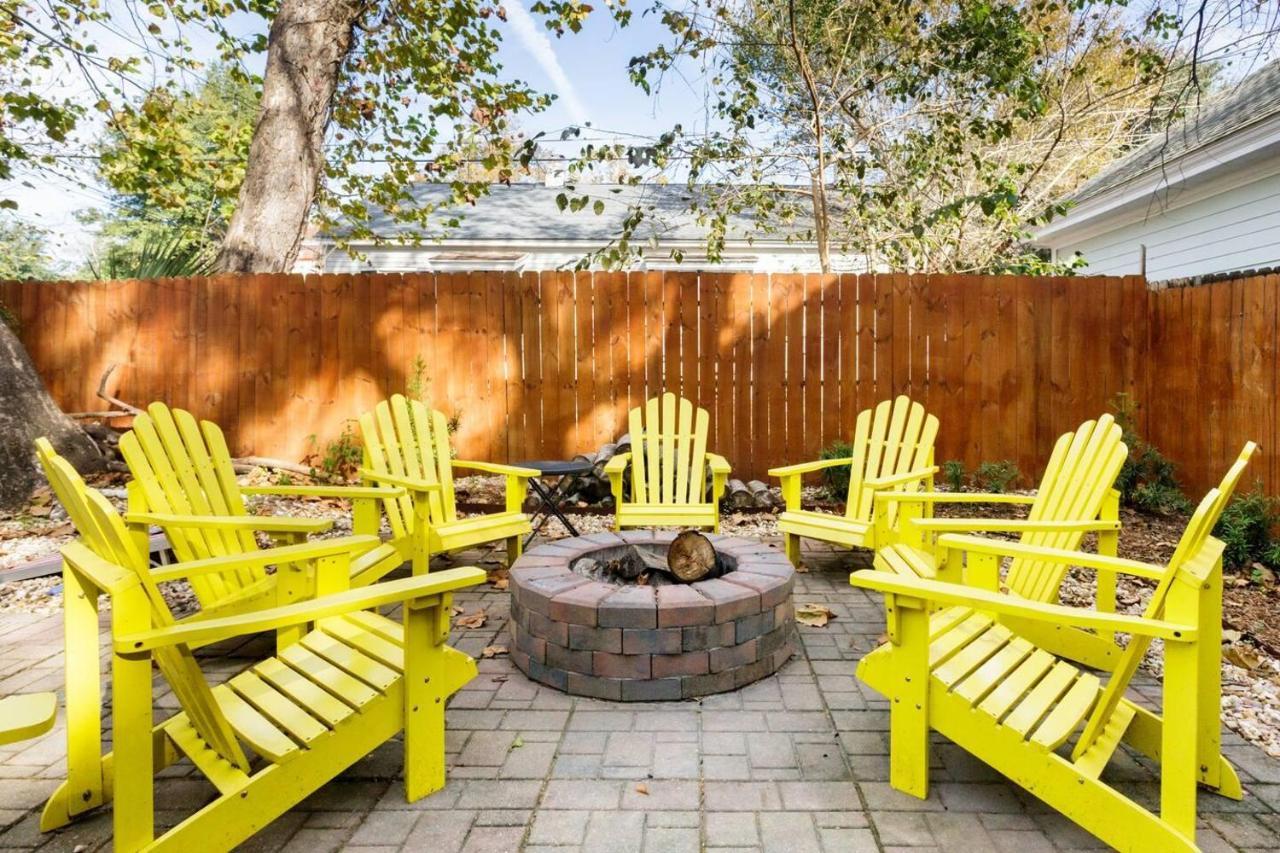 Vibrant, Colorful Condo Building With Backyard Firepit And Games Savannah Zewnętrze zdjęcie