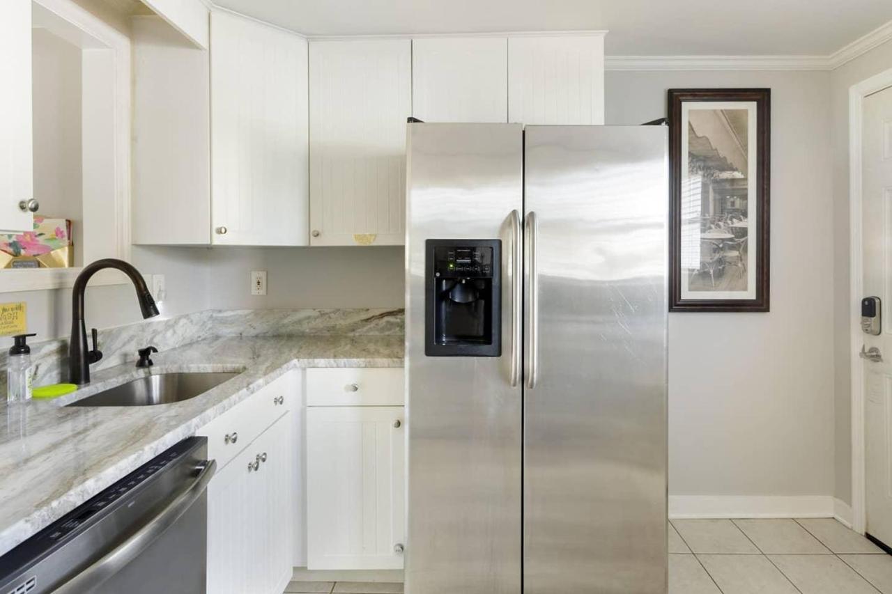 Vibrant, Colorful Condo Building With Backyard Firepit And Games Savannah Zewnętrze zdjęcie