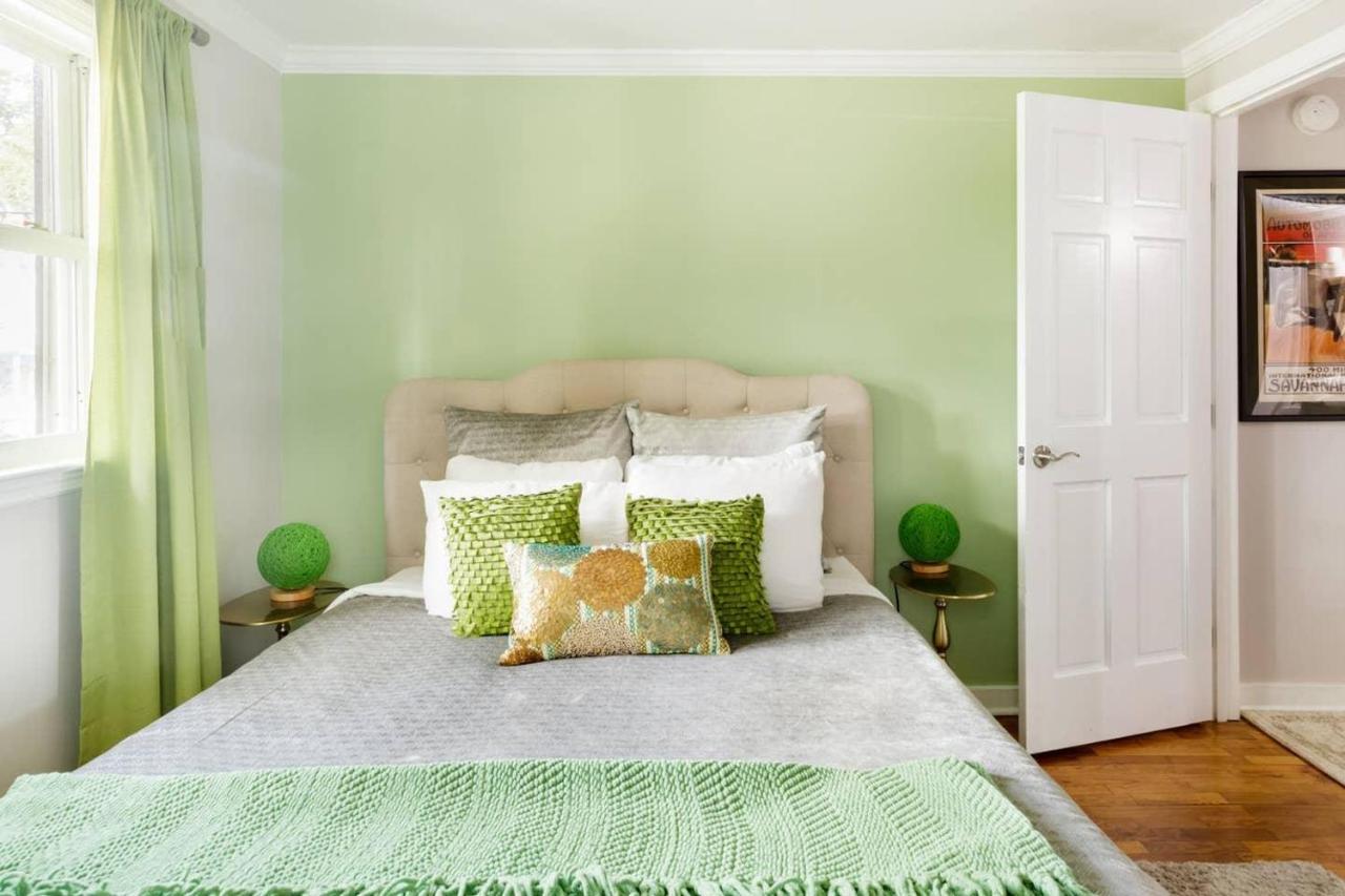 Vibrant, Colorful Condo Building With Backyard Firepit And Games Savannah Zewnętrze zdjęcie
