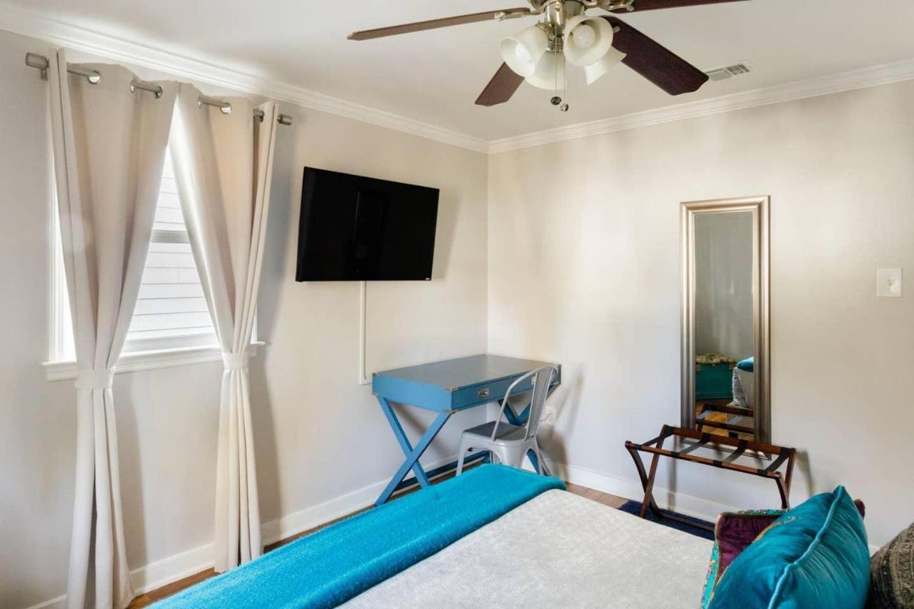 Vibrant, Colorful Condo Building With Backyard Firepit And Games Savannah Zewnętrze zdjęcie