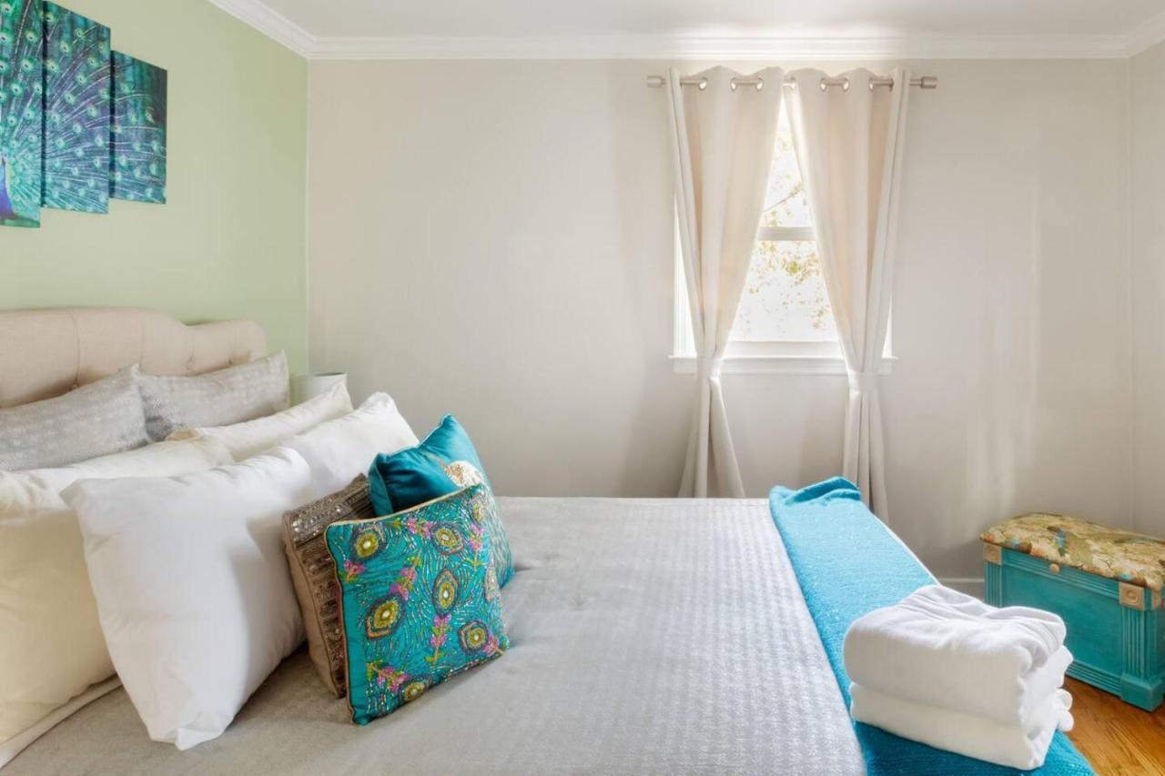 Vibrant, Colorful Condo Building With Backyard Firepit And Games Savannah Zewnętrze zdjęcie